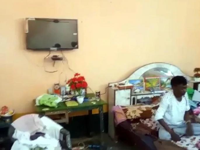 Due to his wife's harassment at home, the headmaster started school at school | घरात पत्नीच्या जाचाला वैतागून मुख्याध्यापकांनी शाळेतच थाटला संसार, आता झाली अशी कारवाई Due to his wife's harassment at home, the headmaster started school at school | घरात पत्नीच्या जाचाला वैतागून मुख्याध्यापकांनी शाळेतच थाटला संसार, आता झाली अशी कारवाई