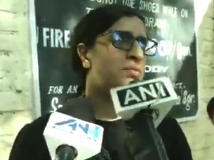 kashmiri pandit makhanlal bindroo shraddha bindroo daughter challenges terrorists | "हिंमत असेल तर..."; वडिलांची गोळ्या घालून हत्या करणाऱ्या दहशतवाद्यांना मुलीने दिलं खुलं आव्हान kashmiri pandit makhanlal bindroo shraddha bindroo daughter challenges terrorists | "हिंमत असेल तर..."; वडिलांची गोळ्या घालून हत्या करणाऱ्या दहशतवाद्यांना मुलीने दिलं खुलं आव्हान