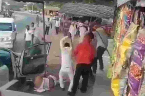 In Congress-ruled Rajasthan, a Congress leader was beaten and seriously injured | काँग्रेसशासित राजस्थानमध्ये काँग्रेसच्या नेत्याला बेदम मारहाण, झाले गंभीर जखमी In Congress-ruled Rajasthan, a Congress leader was beaten and seriously injured | काँग्रेसशासित राजस्थानमध्ये काँग्रेसच्या नेत्याला बेदम मारहाण, झाले गंभीर जखमी