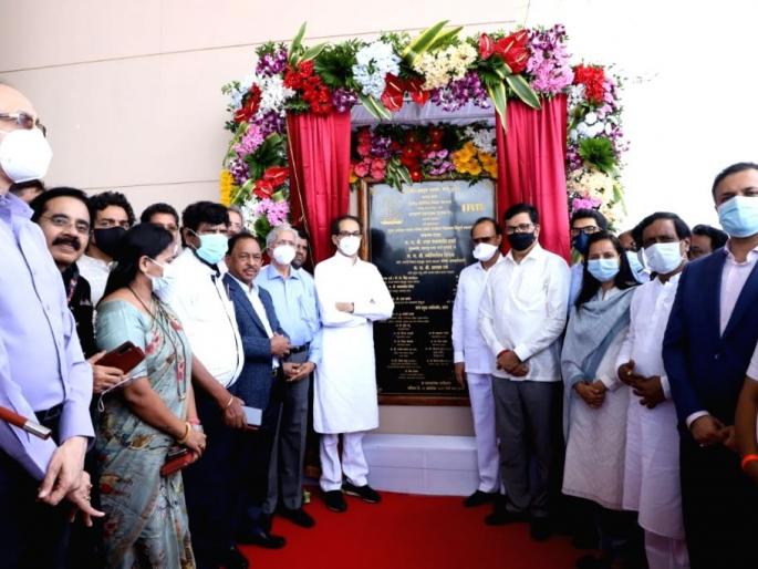 Rane's Saamana, Thackeray's Prahaar, Chipi Airport inauguration ceremony | Chipi Airport Inauguration: राणेंचा सामना, ठाकरेंचा प्रहार, चिपी विमानतळ उद्घाटनाच्या सोहळ्यात टोले-प्रतिटोल्यांची उड्डाणे Rane's Saamana, Thackeray's Prahaar, Chipi Airport inauguration ceremony | Chipi Airport Inauguration: राणेंचा सामना, ठाकरेंचा प्रहार, चिपी विमानतळ उद्घाटनाच्या सोहळ्यात टोले-प्रतिटोल्यांची उड्डाणे