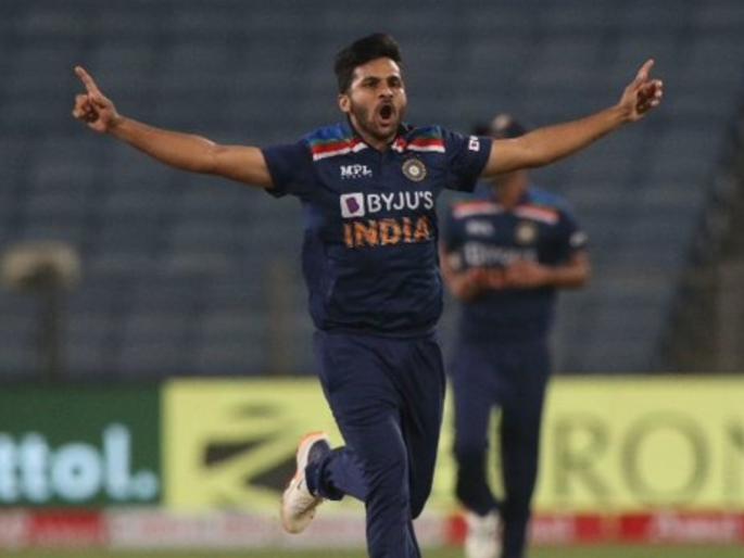 Breaking news : Shardul Thakur replaces Axar Patel in Team India's World Cup squad | Shardul Thakur : टीम इंडियाच्या वर्ल्ड कप संघात शार्दूल ठाकूरचा समावेश, जाणून घ्या अंतिम १५ मधून कोणाला मिळाला डच्चू 