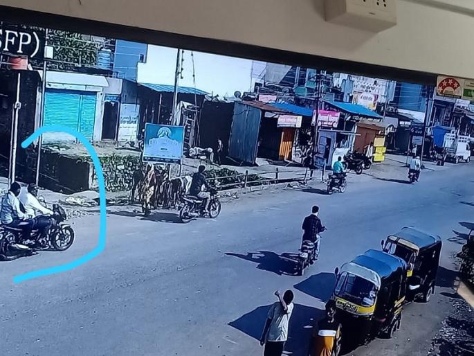 'Want to investigate marijuana case'; they robbed the trader by pretending to be a crime branch officer | 'गांजाप्रकरणी चौकशी करायची आहे'; गुन्हे शाखेचे अधिकारी असल्याची थाप मारून व्यापाऱ्याला लुटले 'Want to investigate marijuana case'; they robbed the trader by pretending to be a crime branch officer | 'गांजाप्रकरणी चौकशी करायची आहे'; गुन्हे शाखेचे अधिकारी असल्याची थाप मारून व्यापाऱ्याला लुटले