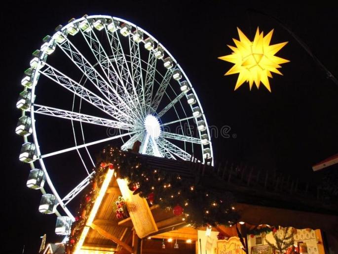 'Fair' of 250 astronauts in Europe! | २५० आकाशपाळण्यांची युरोपातील ‘जत्रा’! 'Fair' of 250 astronauts in Europe! | २५० आकाशपाळण्यांची युरोपातील ‘जत्रा’!