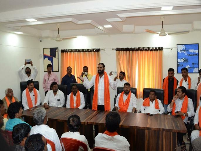 Jaiprakash Mundada is traitor for Shiv Sena; Let's meet Uddhav Thackeray and teach him a lesson | जयप्रकाश मुंदडा गद्दार; उद्धव ठाकरेंना भेटून त्यांना धडा शिकवू : खा. हेमंत पाटील