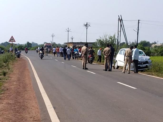 Four-wheeler crushes two-wheelers, two seriously injured at Arjuni Morgaon on Wadsa-Kohmara state highway | भरधाव चारचाकीने दुचाकीस्वारांना चिरडले,दोघे गंभीर, वडसा-कोहमारा राज्यमार्गावर अर्जुनी मोरगाव येथील घटना Four-wheeler crushes two-wheelers, two seriously injured at Arjuni Morgaon on Wadsa-Kohmara state highway | भरधाव चारचाकीने दुचाकीस्वारांना चिरडले,दोघे गंभीर, वडसा-कोहमारा राज्यमार्गावर अर्जुनी मोरगाव येथील घटना