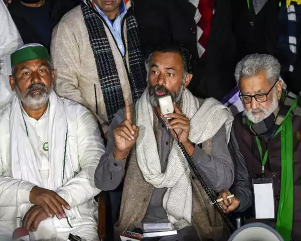 Yogendra Yadav suspended for a month from farmers' agitation, action taken after visiting family of BJP worker killed in Lakhimpur | Lakhimpur Kheri Violence: Yogendra Yadav शेतकरी आंदोलनातून महिनाभरासाठी निलंबित, लखीमपूरमध्ये मारल्या गेलेल्या भाजपा कार्यकर्त्याच्या कुटुंबाची भेट घेल्याने कारवाई Yogendra Yadav suspended for a month from farmers' agitation, action taken after visiting family of BJP worker killed in Lakhimpur | Lakhimpur Kheri Violence: Yogendra Yadav शेतकरी आंदोलनातून महिनाभरासाठी निलंबित, लखीमपूरमध्ये मारल्या गेलेल्या भाजपा कार्यकर्त्याच्या कुटुंबाची भेट घेल्याने कारवाई