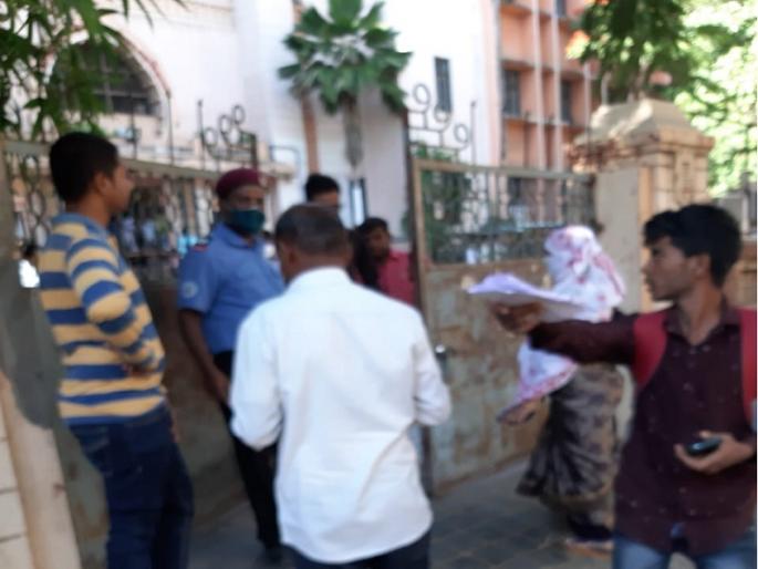 Health Dept Exam: 54% candidates dropped out due to confusion over finding center; Even parents are tired | ‘आरोग्य’ने घेतली परीक्षा; केंद्र शोधण्याच्या गोंधळाने ५४ टक्के उमेदवार मुकले; पालकांचीही दमछाक