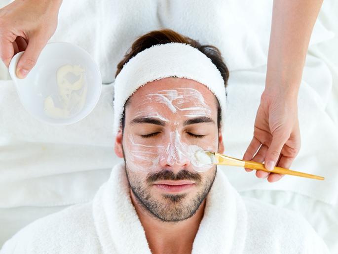 winter skin care tips for men, according to experts men needs to take care of there skin as women | पुरुषांनाही महिलांइतकीच त्वचेची काळजी घेण्याची गरज, हिवाळ्यात 'अशी' घ्या त्वचेची काळजी winter skin care tips for men, according to experts men needs to take care of there skin as women | पुरुषांनाही महिलांइतकीच त्वचेची काळजी घेण्याची गरज, हिवाळ्यात 'अशी' घ्या त्वचेची काळजी