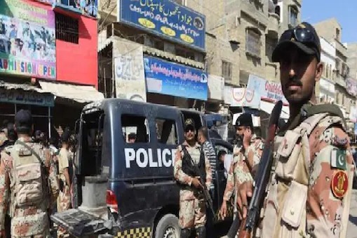 Violent clashes between two groups in Pakistan, 10 killed in storm shooting, rocket launcher used for attack | Pakistanमध्ये दोन गटांमध्ये भीषण संघर्ष, तुफान गोळीबारात १० जणांचा मृत्यू, हल्ल्यासाठी रॉकेट लाँचरचाही वापर Violent clashes between two groups in Pakistan, 10 killed in storm shooting, rocket launcher used for attack | Pakistanमध्ये दोन गटांमध्ये भीषण संघर्ष, तुफान गोळीबारात १० जणांचा मृत्यू, हल्ल्यासाठी रॉकेट लाँचरचाही वापर