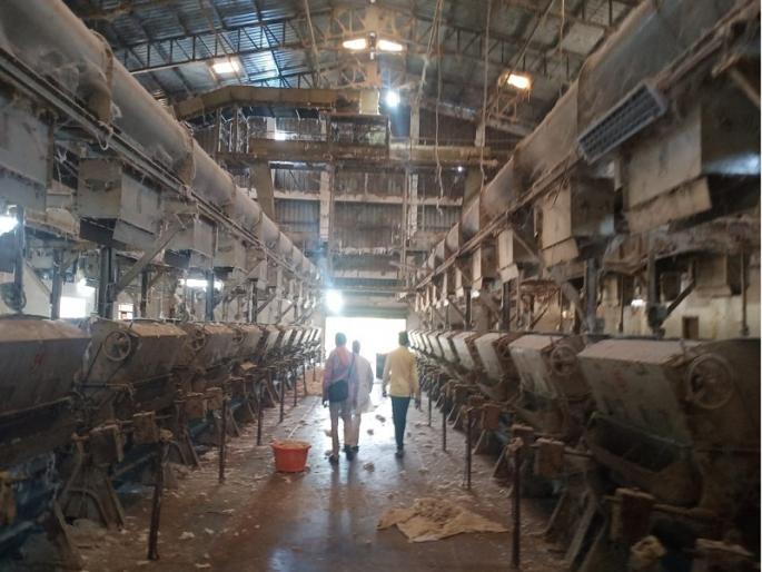 A woman working in Jinning died after getting stuck in a belt | जिंनिगमध्ये काम करणाऱ्या महिलेचा बेल्टमध्ये पदर अडकल्याने मृत्यू A woman working in Jinning died after getting stuck in a belt | जिंनिगमध्ये काम करणाऱ्या महिलेचा बेल्टमध्ये पदर अडकल्याने मृत्यू