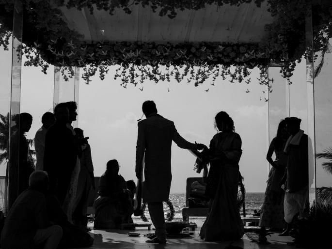 Marathi Actress Rasika Sunil tied knot with Aditya Bilagi in Goa , a photo came in front | शनाया उर्फ रसिका सुनील गोव्याच्या किनारी अडकली लग्नबेडीत, फोटो आले समोर Marathi Actress Rasika Sunil tied knot with Aditya Bilagi in Goa , a photo came in front | शनाया उर्फ रसिका सुनील गोव्याच्या किनारी अडकली लग्नबेडीत, फोटो आले समोर