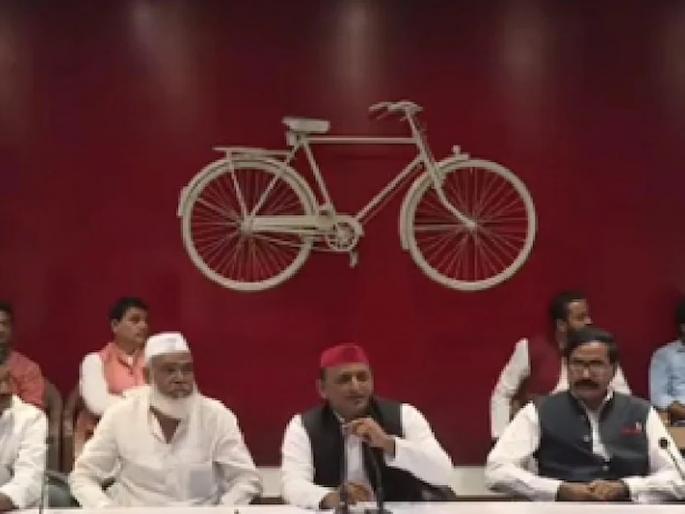In Uttar Pradesh, Six MLA of BSP and One MLA of BJP joined the Samajwadi Party | उत्तर प्रदेशमध्ये बसपा आणि भाजपाला जोरदार धक्का, सहा आमदार हत्ती तर एक आमदार कमळ सोडून सायकलवर स्वार