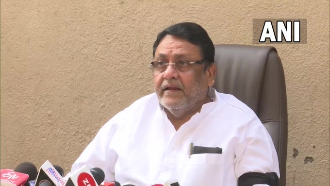 Mumbai Drug Case: Nawab Malik responds in three words to Devendra Fadnavis' warning to detonate bombs after Diwali, 'Hai Tayaar Hum' | Mumbai Drug Case: देवेंद्र फडणवीस यांनी दिलेल्या दिवाळीनंतर बॉम्ब फोडण्याच्या इशाऱ्याला नवाब मलिकांचं तीन शब्दांत प्रत्युत्तर म्हणाले, ‘है तैयार हम’ Mumbai Drug Case: Nawab Malik responds in three words to Devendra Fadnavis' warning to detonate bombs after Diwali, 'Hai Tayaar Hum' | Mumbai Drug Case: देवेंद्र फडणवीस यांनी दिलेल्या दिवाळीनंतर बॉम्ब फोडण्याच्या इशाऱ्याला नवाब मलिकांचं तीन शब्दांत प्रत्युत्तर म्हणाले, ‘है तैयार हम’