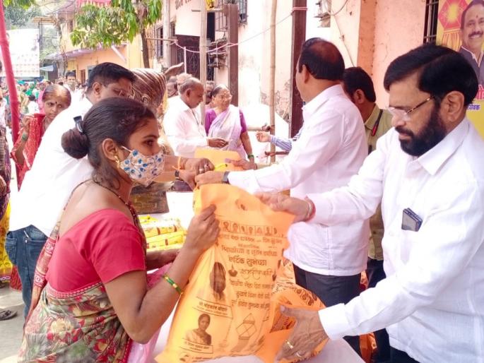 diwali faral to 2000 citizens in Ulhasnagar | उल्हासनगरात २ हजार नागरिकांना दिवाळी फराळ diwali faral to 2000 citizens in Ulhasnagar | उल्हासनगरात २ हजार नागरिकांना दिवाळी फराळ