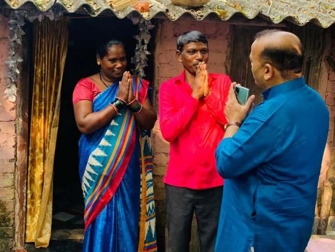 former MLA Narendra Pawar distributes sarees and sweets to Vanvasi sisters | माजी आमदार नरेंद्र पवार यांच्याकडून वनवासी भगिनींना साडी व मिठाईचे वाटप former MLA Narendra Pawar distributes sarees and sweets to Vanvasi sisters | माजी आमदार नरेंद्र पवार यांच्याकडून वनवासी भगिनींना साडी व मिठाईचे वाटप