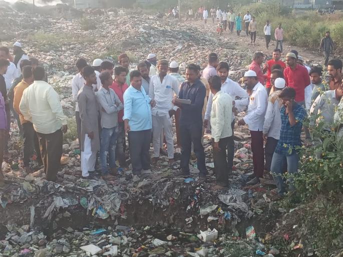 Garbage Depot Boy's Body Case: Case filed against the contractor along with the officials and employees of Selu Municipality | कचराडेपोत मुलाचा मृतदेह प्रकरण: सेलू नगरपालिकेच्या अधिकारी-कर्मचाऱ्यासह ठेकेदारावर गुन्हा दाखल Garbage Depot Boy's Body Case: Case filed against the contractor along with the officials and employees of Selu Municipality | कचराडेपोत मुलाचा मृतदेह प्रकरण: सेलू नगरपालिकेच्या अधिकारी-कर्मचाऱ्यासह ठेकेदारावर गुन्हा दाखल