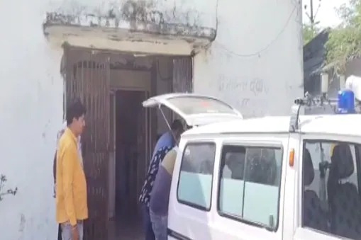 Crime News: The bodies of husband and wife were found in a car on Diwali, then shocking information came to light | Crime News: ऐन दिवाळीत कारमध्ये सापडले पती-पत्नीचे मृतदेह, नंतर समोर आली धक्कादायक माहिती Crime News: The bodies of husband and wife were found in a car on Diwali, then shocking information came to light | Crime News: ऐन दिवाळीत कारमध्ये सापडले पती-पत्नीचे मृतदेह, नंतर समोर आली धक्कादायक माहिती