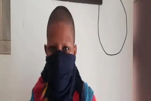 Crime News jamtara husband tonsured her wife head after she refused to do prostitution | नात्याला काळीमा! पती झाला हैवान, देहविक्रीसाठी टाकला दबाव; नकार दिल्याने पत्नीचं केलं मुंडण