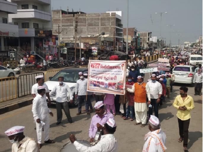 'Fight merger' intensifies! ST employees participate in the march with their children | 'लढा विलीनीकरणाचा' आणखी तीव्र ! एसटी कर्मचाऱ्यांचा मुलाबाळासह मोर्चात सहभाग 'Fight merger' intensifies! ST employees participate in the march with their children | 'लढा विलीनीकरणाचा' आणखी तीव्र ! एसटी कर्मचाऱ्यांचा मुलाबाळासह मोर्चात सहभाग