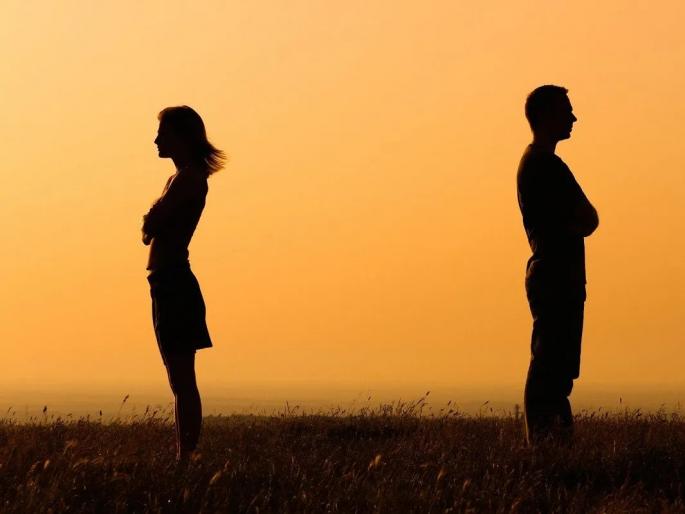 Four girlfriends hit home at the same time. | चार गर्लफ्रेंड्सनी एकाचवेळी घरी दिली घडक, कडाक्याच्या भांडणानंतर भांबावलेल्या प्रियकराने केला आत्महत्येचा प्रयत्न Four girlfriends hit home at the same time. | चार गर्लफ्रेंड्सनी एकाचवेळी घरी दिली घडक, कडाक्याच्या भांडणानंतर भांबावलेल्या प्रियकराने केला आत्महत्येचा प्रयत्न