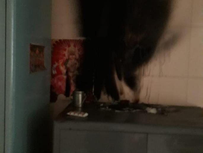 Smoke detectors averted accidents; Paper lit by lamp in nursing room | स्मोक डिटेक्टरने दुर्घटना टळली; नर्सिंग रुममध्ये दिव्याने पेटला कागद Smoke detectors averted accidents; Paper lit by lamp in nursing room | स्मोक डिटेक्टरने दुर्घटना टळली; नर्सिंग रुममध्ये दिव्याने पेटला कागद