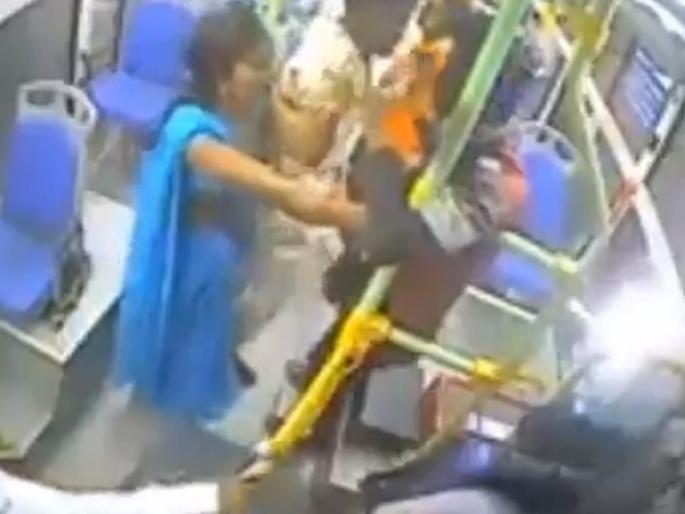 The four-wheeler was hit and the driver along with the bus conductor was beaten to death | चारचाकी वाहनाला धक्का लागल्याने बसचालकासह वाहकाला बेदम मारहाण The four-wheeler was hit and the driver along with the bus conductor was beaten to death | चारचाकी वाहनाला धक्का लागल्याने बसचालकासह वाहकाला बेदम मारहाण