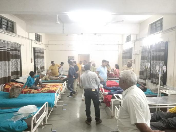 Accident: Devotees hit by vehicle in Kartik Dindi; 11 injured | Accident : कार्तिक दिंडीतील भाविकांना वाहनाची धडक; ११ जखमी Accident: Devotees hit by vehicle in Kartik Dindi; 11 injured | Accident : कार्तिक दिंडीतील भाविकांना वाहनाची धडक; ११ जखमी