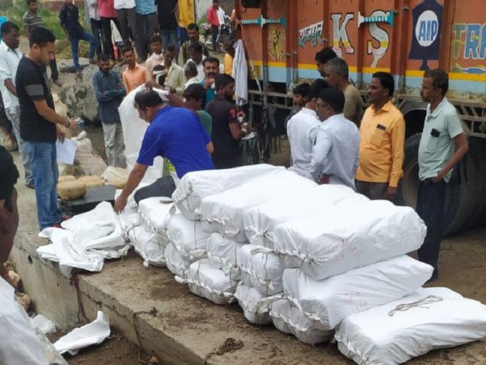 Mumbai NCB's action in Nanded; 4 crore cannabis seized in 35 bags | मुंबईच्या एनसीबीची नांदेडमध्ये कारवाई; ३५ गोण्यांतील तब्बल ४ कोटींचा गांजा जप्त Mumbai NCB's action in Nanded; 4 crore cannabis seized in 35 bags | मुंबईच्या एनसीबीची नांदेडमध्ये कारवाई; ३५ गोण्यांतील तब्बल ४ कोटींचा गांजा जप्त