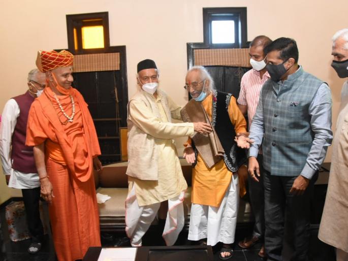 Governor Bhagat Singh Koshyari condoles the demise of Shiv Shahir Babasaheb Purandare | Bhagat Singh Koshyari : "बाबासाहेब पुरंदरे यांच्या निधनाने तेजस्वी शिवतारा निखळला" Governor Bhagat Singh Koshyari condoles the demise of Shiv Shahir Babasaheb Purandare | Bhagat Singh Koshyari : "बाबासाहेब पुरंदरे यांच्या निधनाने तेजस्वी शिवतारा निखळला"