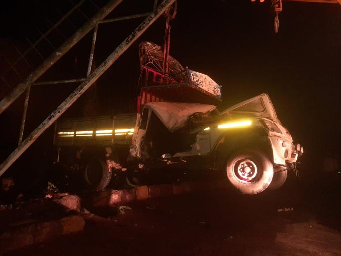Two killed, 25 injured in Lonavala pickup jeep accident | लोणावळ्यात पिकअप जीपला भीषण अपघात, दोन जणांचा मृत्यूतर २५ जण जखमी Two killed, 25 injured in Lonavala pickup jeep accident | लोणावळ्यात पिकअप जीपला भीषण अपघात, दोन जणांचा मृत्यूतर २५ जण जखमी