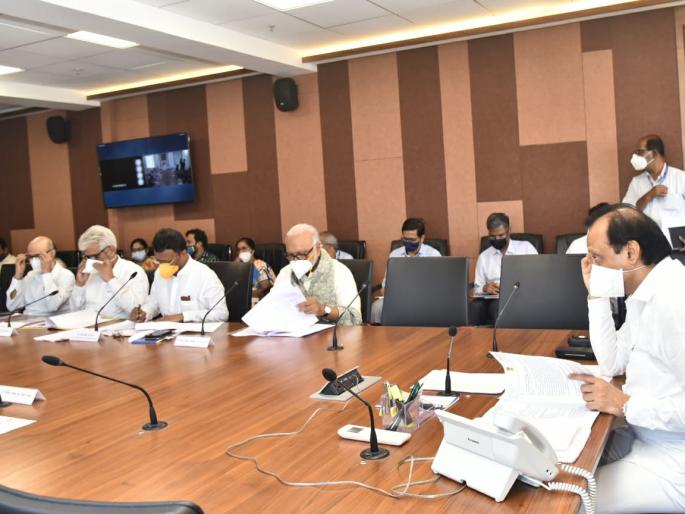 Case against insurance companies for cheating farmers by creating false records: Deputy CM Ajit Pawar | खोटे रेकॉर्ड तयार करून शेतकऱ्यांना फसवणाऱ्या विमा कंपन्यांवर गुन्हे नोंद करा, उपमुख्यमंत्री अजित पवार यांचे निर्देश