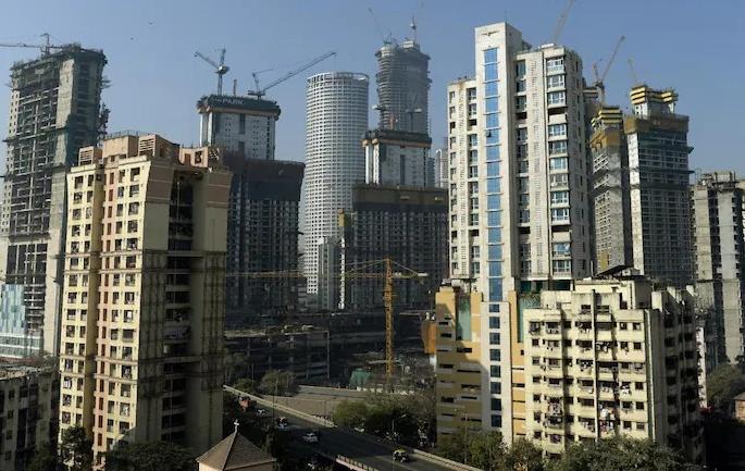 4-year-old boy dies after falling from 10th floor balcony | १० व्या मजल्याच्या बाल्कनीतून पडून ४ वर्षीय चिमुरड्याचा दु्र्दैवी मृत्यू 4-year-old boy dies after falling from 10th floor balcony | १० व्या मजल्याच्या बाल्कनीतून पडून ४ वर्षीय चिमुरड्याचा दु्र्दैवी मृत्यू