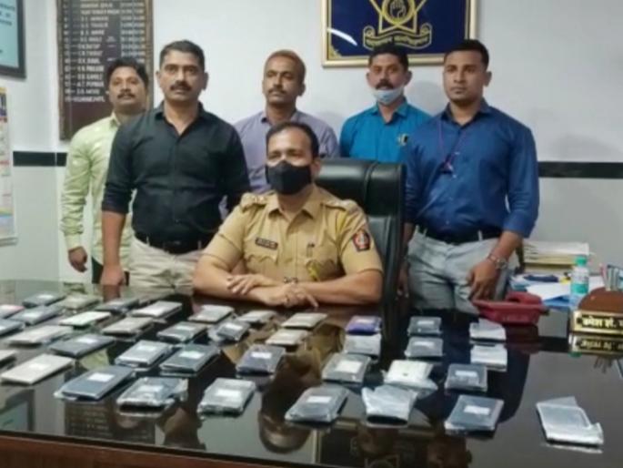 Handed over lost mobile citizens; Performance of Assistant Commissioner of Police Squad | हरविलेले मोबाईल नागरिकांना सुपूर्द; सहाय्यक पोलीस आयुक्त पथकाची कामिगरी Handed over lost mobile citizens; Performance of Assistant Commissioner of Police Squad | हरविलेले मोबाईल नागरिकांना सुपूर्द; सहाय्यक पोलीस आयुक्त पथकाची कामिगरी