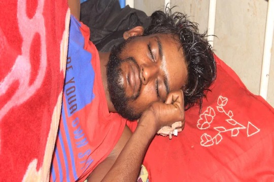 Bought a blade from the shop and cut off own genitals; Unique deeds of 5 sister's brother | दुकानातून ब्लेड खरेदी करून कापलं स्वतःच गुप्तांग; ५ बहिणींच्या भावाची अनोखी करतूद Bought a blade from the shop and cut off own genitals; Unique deeds of 5 sister's brother | दुकानातून ब्लेड खरेदी करून कापलं स्वतःच गुप्तांग; ५ बहिणींच्या भावाची अनोखी करतूद