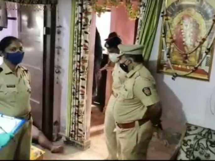 The brother was sitting with the deadbody; Sister stabbed to death by mentally ill brother | मृतदेहासोबत बसून होता भाऊ; मनोरुग्ण भावाकडून बहिणीची चाकू भोसकून हत्या The brother was sitting with the deadbody; Sister stabbed to death by mentally ill brother | मृतदेहासोबत बसून होता भाऊ; मनोरुग्ण भावाकडून बहिणीची चाकू भोसकून हत्या