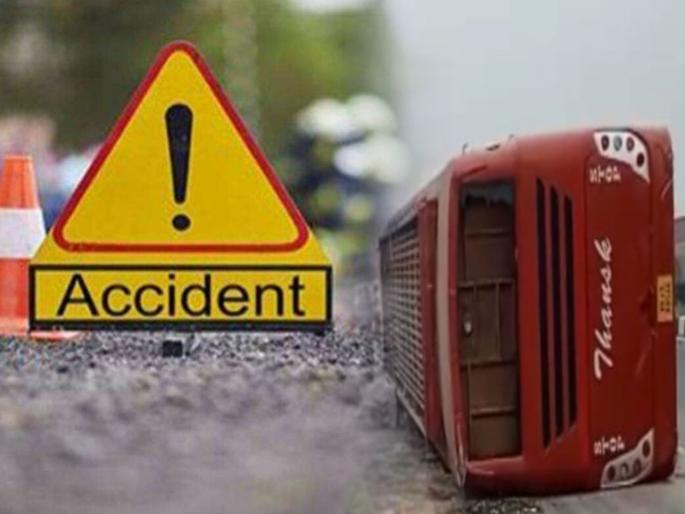 dhanbad bus from bihar traveling to west bengal turned turtle 25 passengers injured 3 are serious | भीषण अपघात! भरधाव वेगाने आलेली बस डिव्हायडरला धडकली; 25 प्रवासी जखमी, 3 गंभीर dhanbad bus from bihar traveling to west bengal turned turtle 25 passengers injured 3 are serious | भीषण अपघात! भरधाव वेगाने आलेली बस डिव्हायडरला धडकली; 25 प्रवासी जखमी, 3 गंभीर