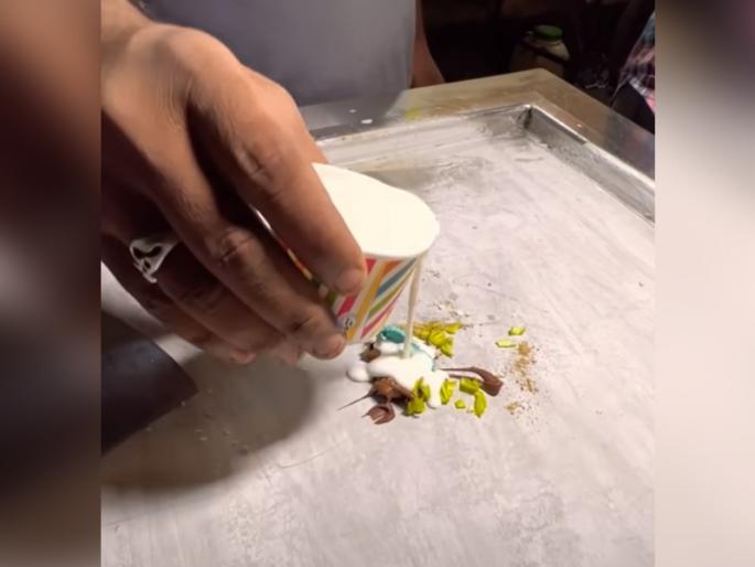 mirchi ice cream trending on social media, video goes viral | आता मिरचीपासून तयार केलं जातंय आईसक्रीम, रेसिपी पाहुन नेटकरी म्हणाले, आता जगबुडी नक्की mirchi ice cream trending on social media, video goes viral | आता मिरचीपासून तयार केलं जातंय आईसक्रीम, रेसिपी पाहुन नेटकरी म्हणाले, आता जगबुडी नक्की