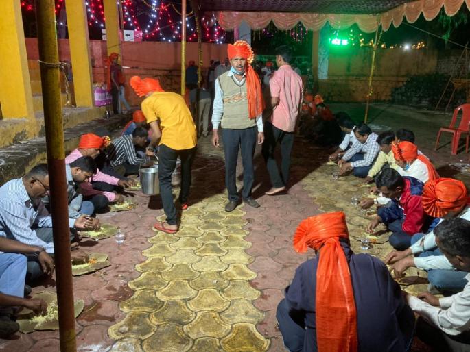 Is there a ghost? Kolhapur's Snake Catcher stayed cemetery for two days; organized the party for friend's, villagers | भूत असते का? कोल्हापूरचा सर्पमित्र अमावास्येला दोन रात्री स्मशानात राहिला; सांगितला अनुभव Is there a ghost? Kolhapur's Snake Catcher stayed cemetery for two days; organized the party for friend's, villagers | भूत असते का? कोल्हापूरचा सर्पमित्र अमावास्येला दोन रात्री स्मशानात राहिला; सांगितला अनुभव