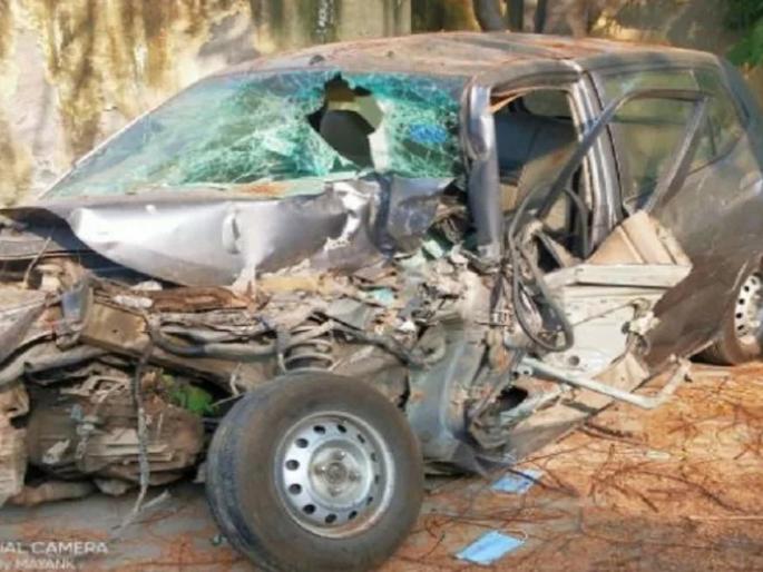 Accident: The bottle kept in the car became the cause of death, the tragic end of the engineer in a terrible accident | Accident: कारमध्ये ठेवलेली बाटली ठरली मृत्यूचे कारण, भीषण अपघातात इंजिनियरचा करुण अंत Accident: The bottle kept in the car became the cause of death, the tragic end of the engineer in a terrible accident | Accident: कारमध्ये ठेवलेली बाटली ठरली मृत्यूचे कारण, भीषण अपघातात इंजिनियरचा करुण अंत