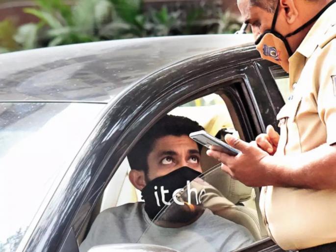 Omicron Variant If the passenger does not have a mask, the driver will also be fined | Omicron Variant : ओमायक्रॉनचा धसका! प्रवाशाचा मास्क नसेल तर वाहनचालकालाही हाेणार दंड Omicron Variant If the passenger does not have a mask, the driver will also be fined | Omicron Variant : ओमायक्रॉनचा धसका! प्रवाशाचा मास्क नसेल तर वाहनचालकालाही हाेणार दंड