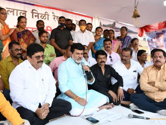 Uday Samant visited the Chiplun Rescue Committee's seven-day chain fast | चिपळूणच्या पूररेषेला स्थगिती आणणार; उदय सामंत यांची ग्वाही Uday Samant visited the Chiplun Rescue Committee's seven-day chain fast | चिपळूणच्या पूररेषेला स्थगिती आणणार; उदय सामंत यांची ग्वाही