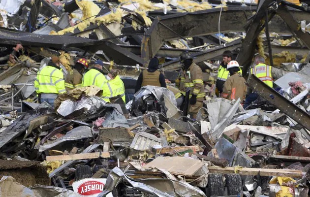 More Than 80 Dead As Tornadoes Flatten Entire Blocks In 5 US States | America Tornado : हाहाकार! अमेरिकेतील 5 राज्यांत Tornado चक्रीवादळाचे थैमान; तब्बल 80 हून अधिक जणांचा मृत्यू More Than 80 Dead As Tornadoes Flatten Entire Blocks In 5 US States | America Tornado : हाहाकार! अमेरिकेतील 5 राज्यांत Tornado चक्रीवादळाचे थैमान; तब्बल 80 हून अधिक जणांचा मृत्यू