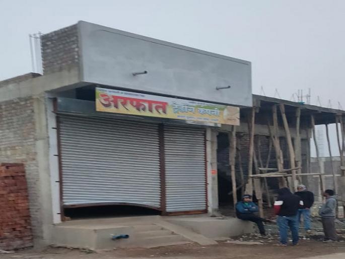 52 sacks soybean looted from Mondha Adat shop, panic among traders | मोंढ्यातील आडतीमधून सोयाबीनचे ५२ कट्टे लंपास, व्यापाऱ्यांमध्ये दहशत 52 sacks soybean looted from Mondha Adat shop, panic among traders | मोंढ्यातील आडतीमधून सोयाबीनचे ५२ कट्टे लंपास, व्यापाऱ्यांमध्ये दहशत