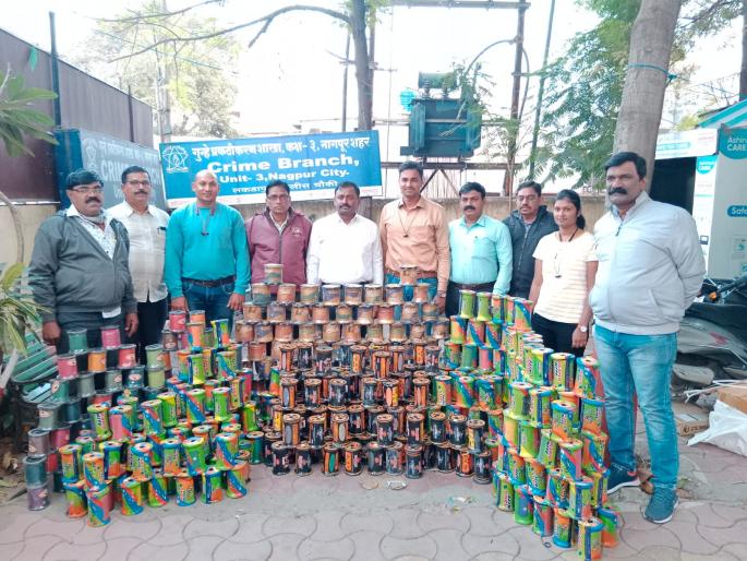 Manja found behind police chowky; Seized 707 rounds of sharp nylon manja | पोलीस चाैकीमागे सापडले मांजाचे घबाड; धारदार नायलॉन मांजाच्या ७०७ चकऱ्या जप्त Manja found behind police chowky; Seized 707 rounds of sharp nylon manja | पोलीस चाैकीमागे सापडले मांजाचे घबाड; धारदार नायलॉन मांजाच्या ७०७ चकऱ्या जप्त