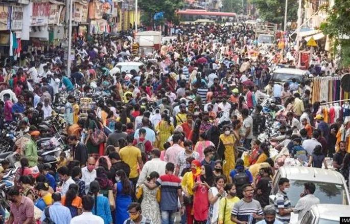 Coronavirus: Towards Lockdown Again? Uncontrolled crowd, Centre's letter to the states against the backdrop of Omicron, important instructions given | Coronavirus: पुन्हा लॉकडाऊनच्या दिशेने? अनियंत्रित गर्दी, ओमायक्रॉनच्या पार्श्वभूमीवर केंद्राचं राज्यांना पत्र, दिल्या महत्त्वाच्या सूचना Coronavirus: Towards Lockdown Again? Uncontrolled crowd, Centre's letter to the states against the backdrop of Omicron, important instructions given | Coronavirus: पुन्हा लॉकडाऊनच्या दिशेने? अनियंत्रित गर्दी, ओमायक्रॉनच्या पार्श्वभूमीवर केंद्राचं राज्यांना पत्र, दिल्या महत्त्वाच्या सूचना