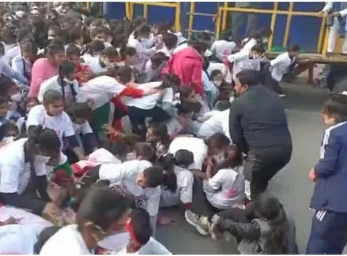 In the marathon organized by the Congress in Bareilly, many girls were injured, the leader said, | काँग्रेसने बरेलीमध्ये आयोजित केलेल्या मॅरेथॉनमध्ये चेंगराचेंगरी, अनेक मुली जखमी, नेते म्हणाले, ‘वैष्णौदेवीमध्ये चेंगराचेंगरी होऊ शकते मग, ही तर मुलींची गर्दी होती’ In the marathon organized by the Congress in Bareilly, many girls were injured, the leader said, | काँग्रेसने बरेलीमध्ये आयोजित केलेल्या मॅरेथॉनमध्ये चेंगराचेंगरी, अनेक मुली जखमी, नेते म्हणाले, ‘वैष्णौदेवीमध्ये चेंगराचेंगरी होऊ शकते मग, ही तर मुलींची गर्दी होती’