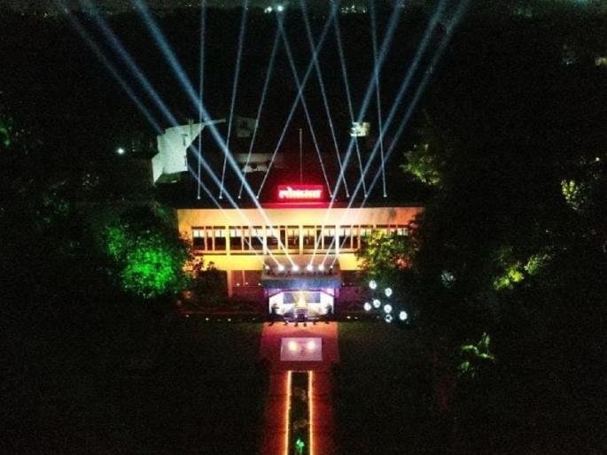 On the occasion of 40th anniversary of Lokmat, good wishes from readers and well-wishers | लोकमतच्या ४० व्या वर्धापन दिनानिमित्त दिवसभर वाचक, हितचिंतकांकडून शुभेच्छांचा वर्षाव On the occasion of 40th anniversary of Lokmat, good wishes from readers and well-wishers | लोकमतच्या ४० व्या वर्धापन दिनानिमित्त दिवसभर वाचक, हितचिंतकांकडून शुभेच्छांचा वर्षाव