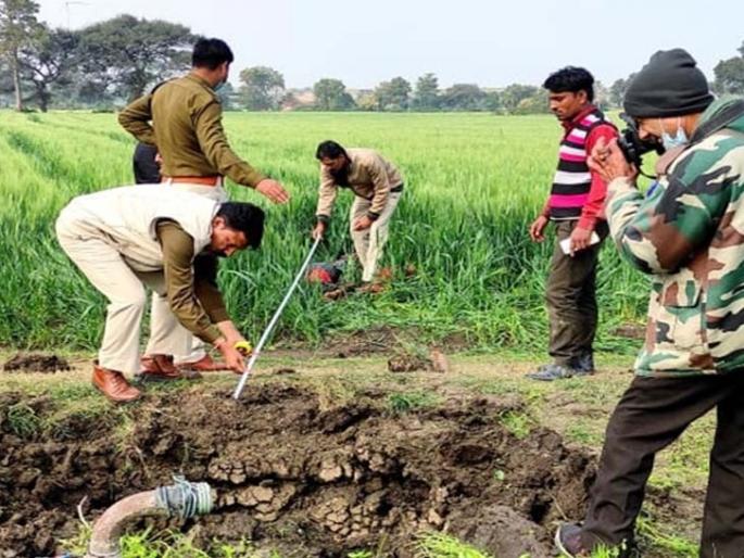 Fire of revenge! 'He' gave shocking punishment to those who gang-raped his wife | बदल्याची आग! पत्नीवर सामूहिक बलात्कार करणाऱ्यांना 'त्यानं' दिली थरकाप उडवणारी शिक्षा Fire of revenge! 'He' gave shocking punishment to those who gang-raped his wife | बदल्याची आग! पत्नीवर सामूहिक बलात्कार करणाऱ्यांना 'त्यानं' दिली थरकाप उडवणारी शिक्षा