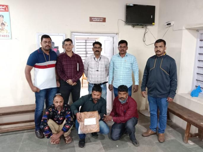 Crime News: Three arrested for smuggling whale vomit, Rs 5 crore 90 thousand seized | Crime News: व्हेल माशाच्या उलटीची तस्करी करणाऱ्या तिघांना अटक, तब्बल पाच कोटी ९० हजारांचा मुद्देमाल हस्तगत Crime News: Three arrested for smuggling whale vomit, Rs 5 crore 90 thousand seized | Crime News: व्हेल माशाच्या उलटीची तस्करी करणाऱ्या तिघांना अटक, तब्बल पाच कोटी ९० हजारांचा मुद्देमाल हस्तगत
