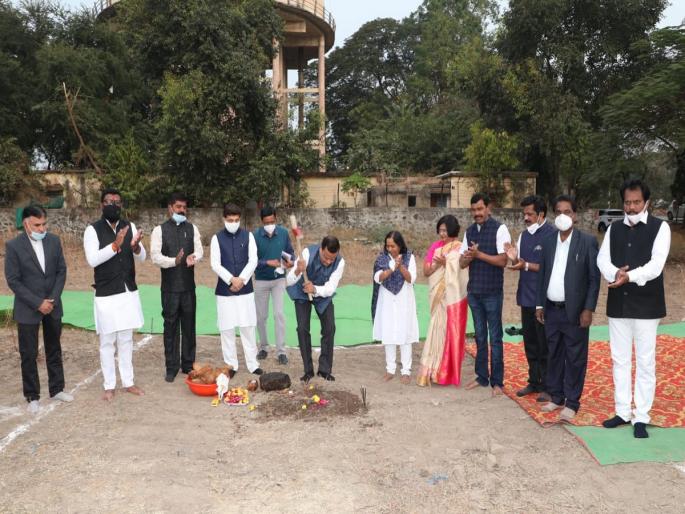 Bhumi Pujan of Martyrs' Memorial in the battle of renaming at the University, soon the gate area will be transformed. | विद्यापीठात नामांतर लढ्यातील शहीद स्मारकाचे झाले भूमिपूजन, गेट परिसराचाही लवकरच कायापालट 